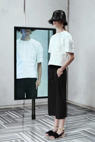 Look 16